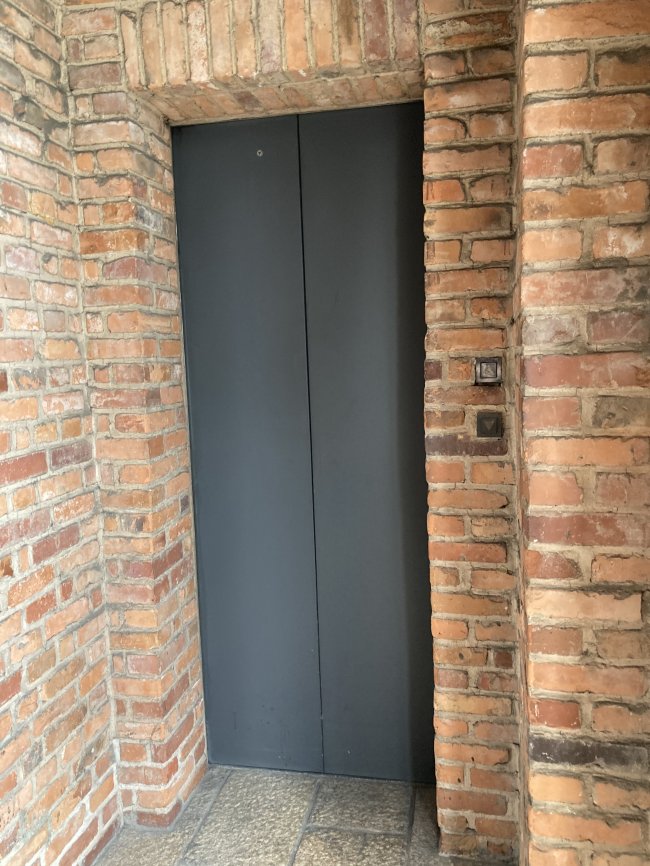 The Wall-エレベーター